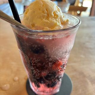 フルーツポンチクリームソーダ(杏Cafe)