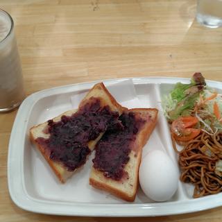 (ベーカリー カフェGift)