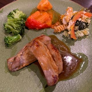 骨付きポークスペアリブのロースト 伊豆の塩麹とローズマリー風味(グリル)