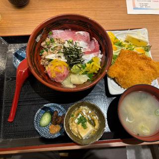 かぼす鰤と焼き鯖なめろう丼とサーモンフライ定食(食堂 髙ひろ 板橋駅前店)