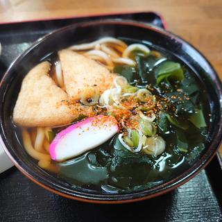 きつねうどん ワカメ(恵比寿食堂)
