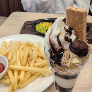 マロンと珈琲のモンブランパフェ(ガスト 千歳船橋店 )