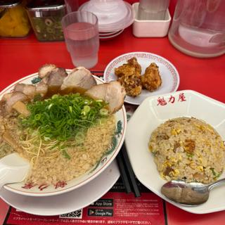 醤油ラーメン焼めし唐揚げ定食(京都北白川ラーメン魁力屋 竹ノ塚店)