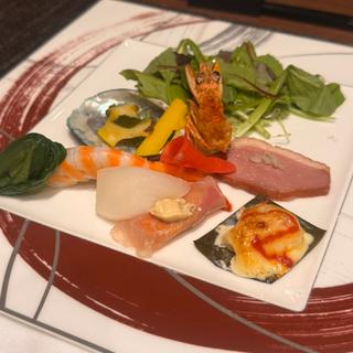 <オードブルバリエ> あわび、肝と春菊のソース 才巻海老のミ・キュイ あん肝 ・生ハム 奈良漬けのクリーム 白子のカークパトリック 鴨の燻髪 冬野菜のピクルス(ラビスタ富士河口湖 (LA VISTA 富士河口湖))