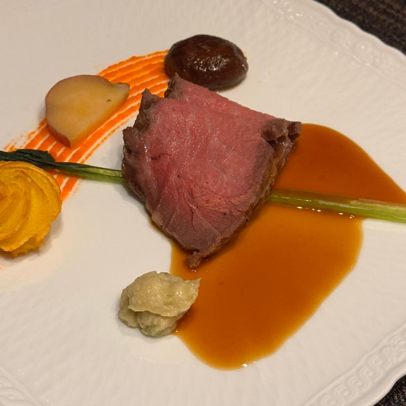 特選黒毛和牛ロース肉のロースト わさび添え グレイビーソース(ラビスタ富士河口湖 （LA VISTA 富士河口湖）)