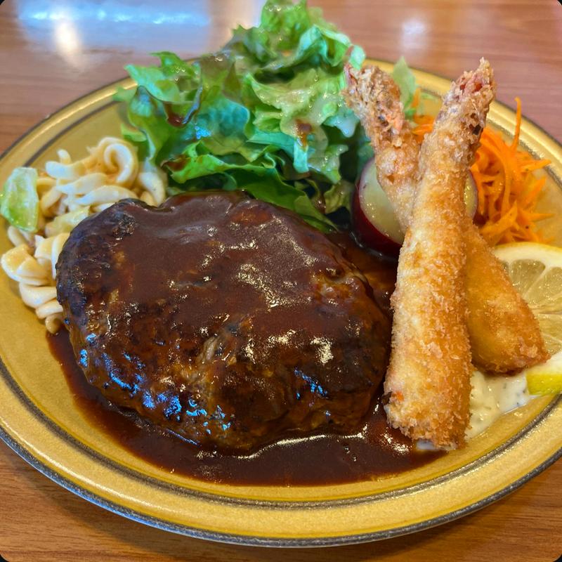 ハンバーグとエビフライ(めだか食堂)