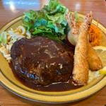 ハンバーグとエビフライ(めだか食堂)