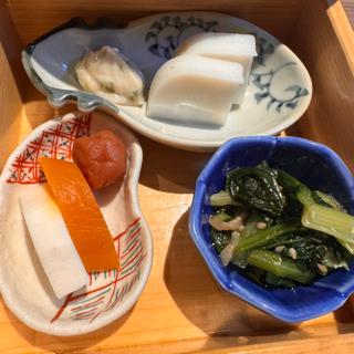長芋麦味噌漬け 梅干し かまぼこ 山葵漬け 小松菜と茸煮浸し(強羅温泉 雪月花別邸 翠雲)