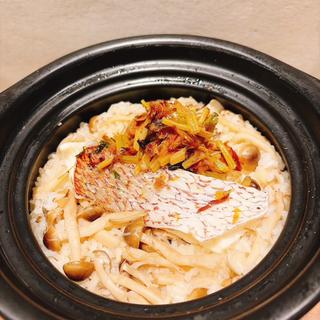 キノコと鮭の土鍋ご飯(炭焼き屋 ほむら)