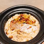 キノコと鮭の土鍋ご飯(炭焼き屋 ほむら)