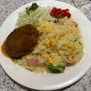 ハンバーグピラフ(ロビン)