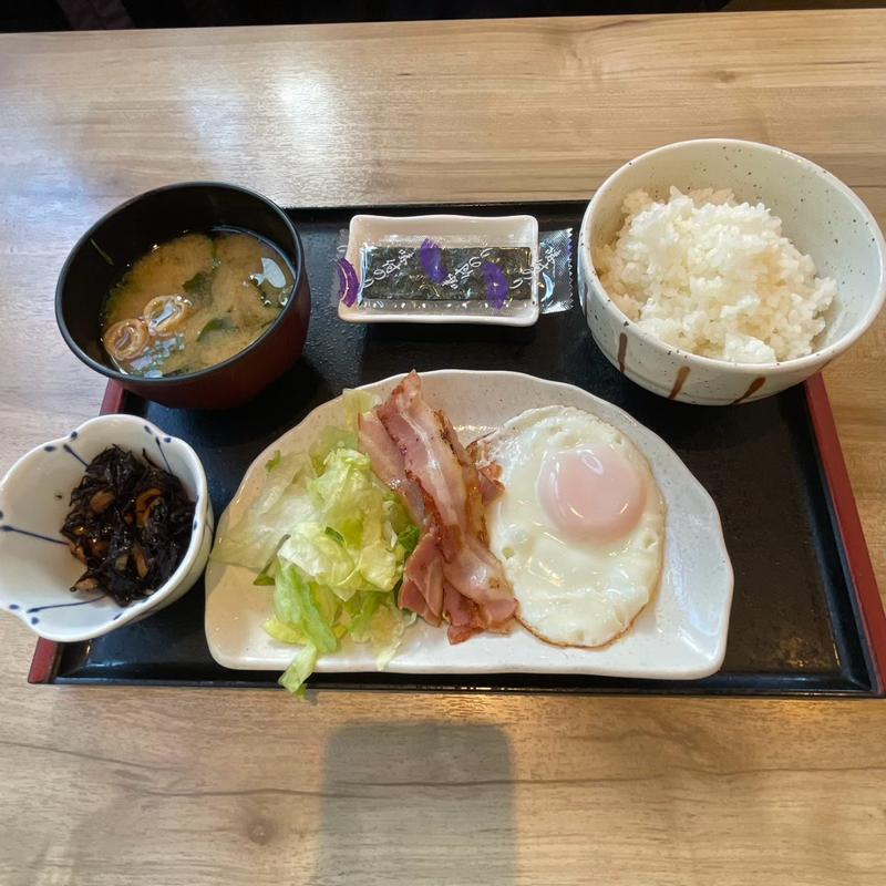 ベーコン目玉焼き朝食(かつ庵 戸塚平戸店)