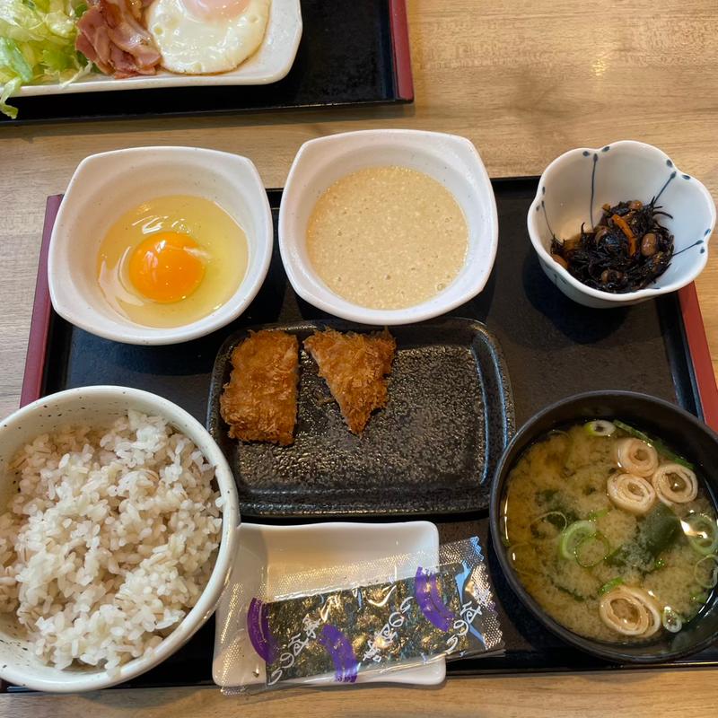 熟成ヒレかつ麦とろたま朝食(かつ庵 戸塚平戸店)