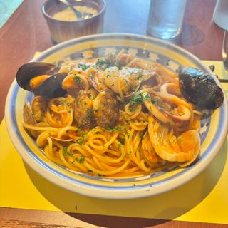 ペスカトーレ〈海の幸トマトソース〉スパゲッティ