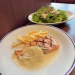 自家製スモークサーモン レアグリルステーキサラダセット