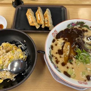 やみつきラーメン　餃子＋半チャーハン(博多金龍 菊陽バイパス店 )