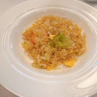 蟹肉とレタスの焼飯(中国料理 皇家龍鳳)