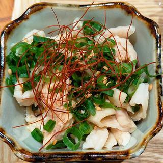 鶏皮ポン酢(酒と肴おけや)