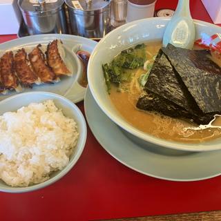 醤油ラーメン餃子セット(ラーメン山岡家 大泉店 )