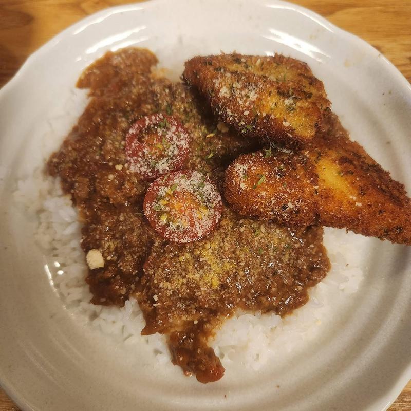 トマトカレー 若鶏のカツレツ添え(とんかつ割烹 やすいみ〜と)