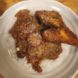 トマトカレー 若鶏のカツレツ添え(とんかつ割烹 やすいみ〜と)