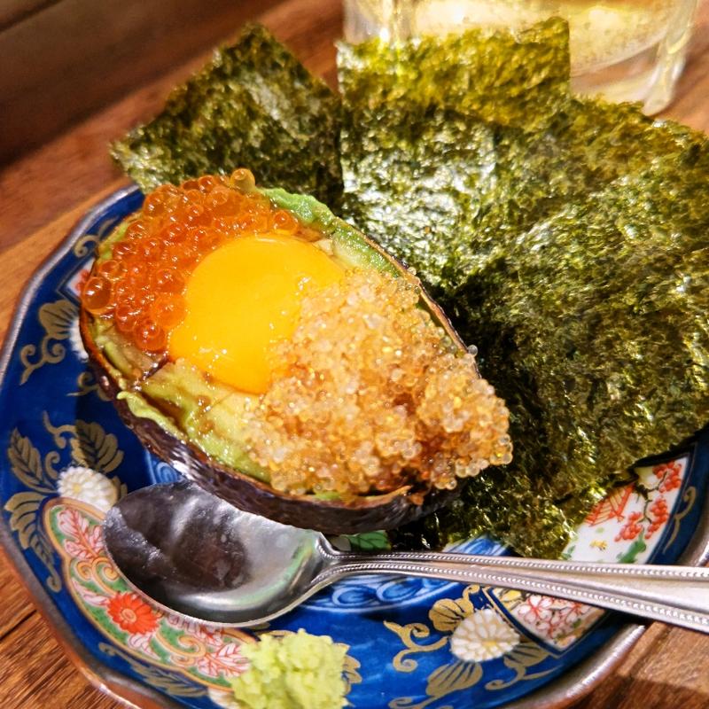 アボカドと卵たちのわさび醤油ユッケ(焼売スタンド きんぎょ)