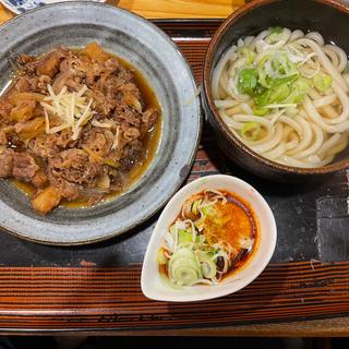 牛丼の頭とうどんセット(武州うどんあかね&みどりダイニング)