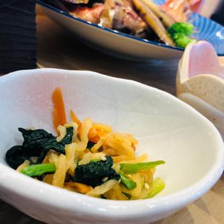 切り干し大根とほうれん草の胡麻和え_金目鯛の煮魚定食(こめやさかなや 卸本町店)