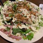 ベーコンときのこの温玉のせシーザーサラダ