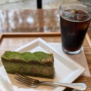 苺と抹茶のダックワーズ アイスコーヒー(神乃珈琲 川崎有馬店)