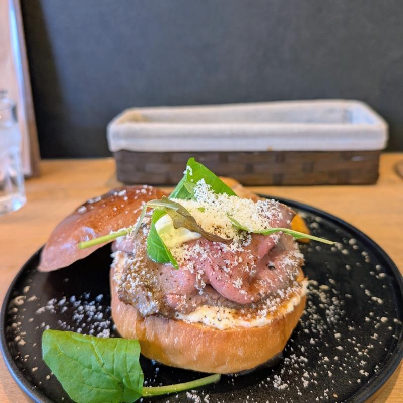 黒毛和牛ローストビーフバーガー(GOBBL'IN BURGER&GRILL)