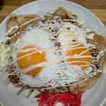 肉玉焼きそば中（目玉焼きトッピング）