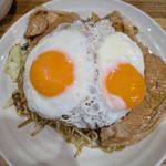 肉玉焼きそば中（目玉焼きトッピング）