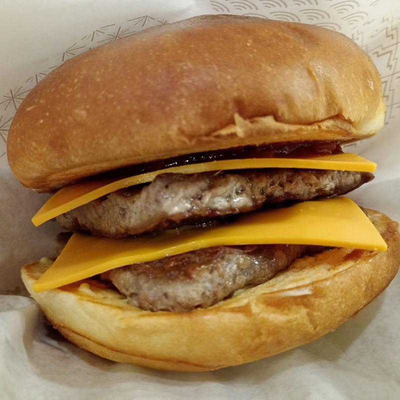 黒毛和牛のダブルチーズバーガー(モスバーガー梅ヶ丘駅前店)