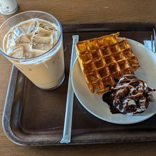 アメリカンワッフル アイス黒糖ラテ(スターバックス コーヒー リザーブ バー)