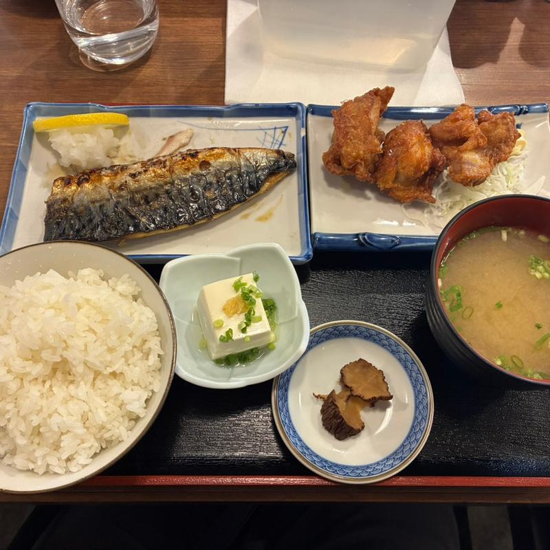 サバ塩焼きと鶏から(徳田酒店 有楽町店)