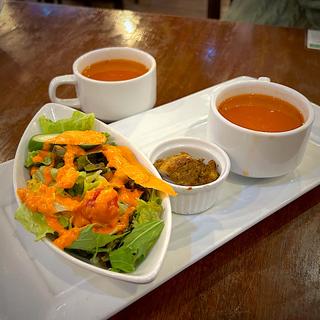 サラダ、チキンティッカ、スープ(スパイス HUB 六番町店)