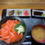 サーモンとイクラの親子丼