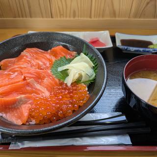 サーモンとイクラの親子丼