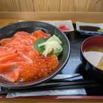 サーモンとイクラの親子丼(漁師飯 番屋)