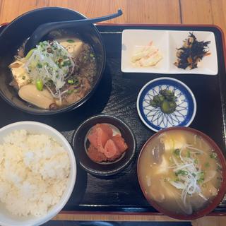 牛すじ定食　豚汁+明太子(酒と飯　たまる食堂)