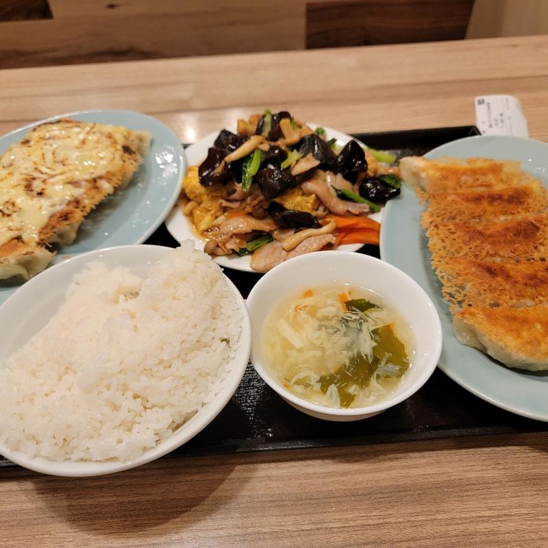 豚肉とキクラゲの玉子炒め定食(横浜パリもち餃子 ぎょうざ大好)