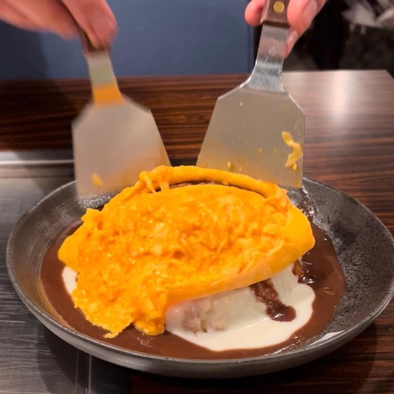 デミオムハンバーグ(鉄板処 めぐろ)