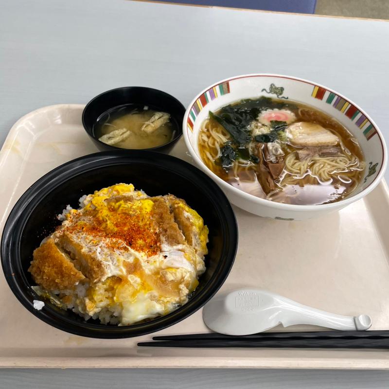 カツ丼と醤油ラーメン(海鮮唐揚げ光苑 やそきち食堂)