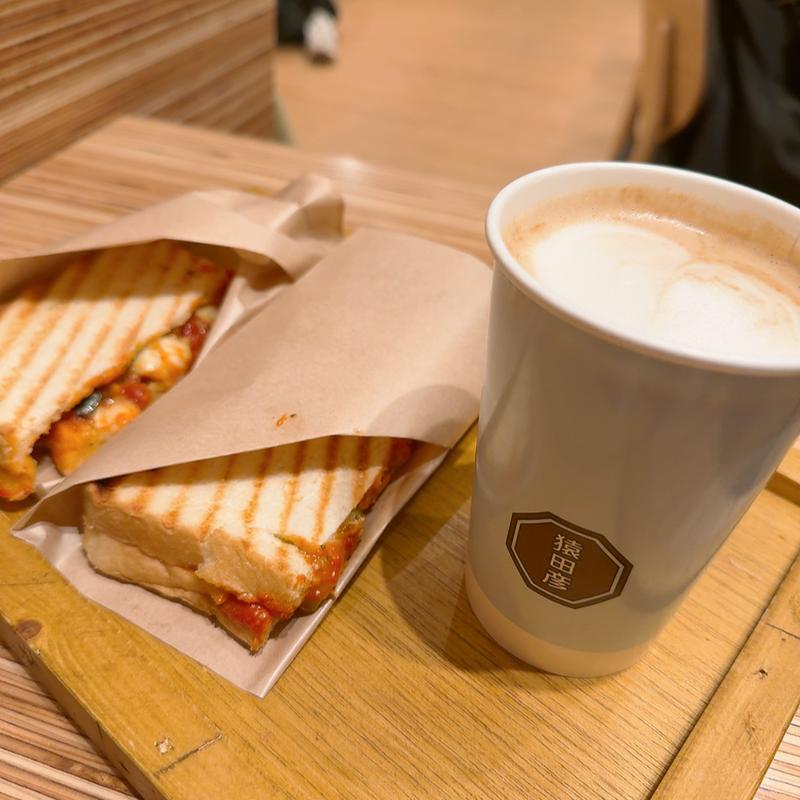 ホットサンド　ごろっと野菜のトマト&モッツァレラ(猿田彦珈琲 淀屋橋駅店)