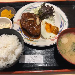 牛ハンバーグ定食(男はつらい 新大阪駅前店 （おとこはつらい）)