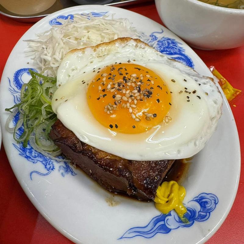 チャーシューエッグ  1枚(新御茶ノ水 萬龍（まんりゅう）)