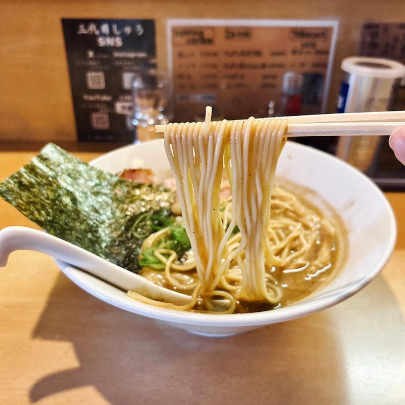 濃厚煮干しラーメン(三代目しゅう)