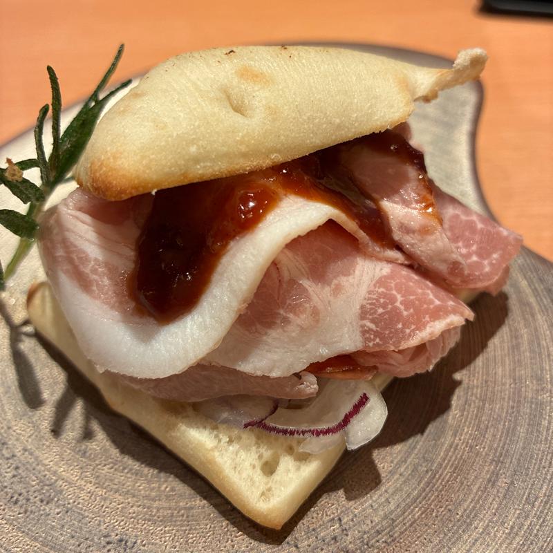 小さなローストポークサンド(ヱビスバー 札幌アピア店 (YEBISU BAR Sapporo Apia))