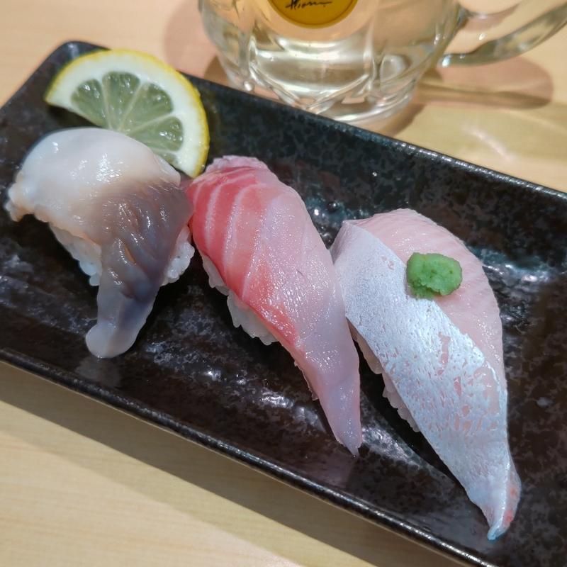 店長の三種盛(活ほっき貝・めじな・ぶりトロ)(神奈川回転寿司 二代目ぐるめ亭 港南台バーズ店)